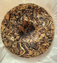 Cargar imagen en el visor de la galería, Ancient Moonlight Butterfly Gu Shu White Tea Cake
